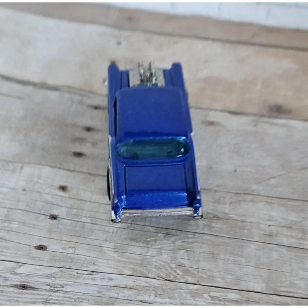 Hot Wheels 57 Chevy Custom Rod Blue Flame Diecast Car Made in China 1976